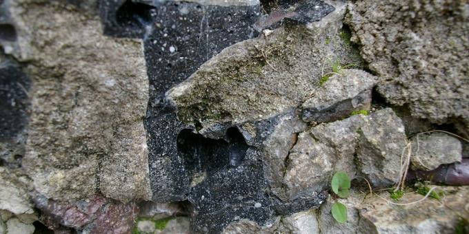 Ancient Civilization Technologies: Odlomek stene v Saint-Suzanne, Mayenne, Francija