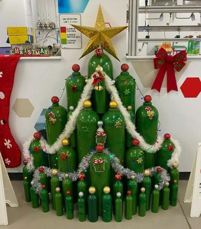 Božično drevo iz plinskih jeklenk