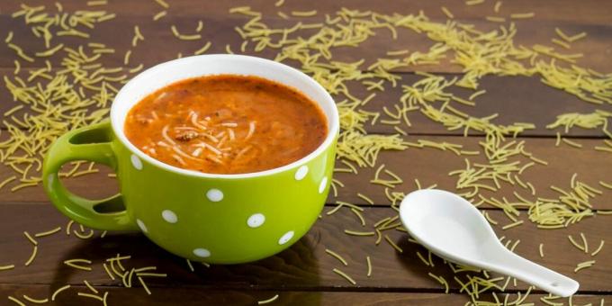Paradižnikova juha z vermicelli in mleto govedino