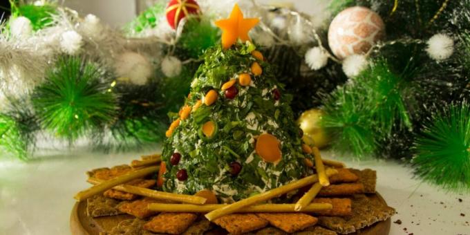 Novoletni prigrizek s sirom in šunko v obliki božičnega drevesca