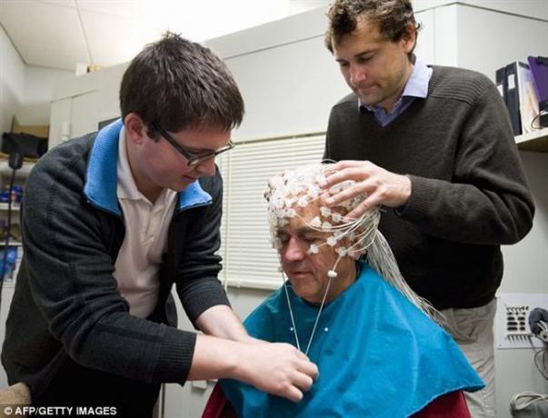 Andy Francis in Anthony Lutz določen senzorje na glavo Matthieu Ricard