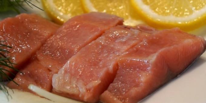 Kako škripcih rožnati losos z gorčico in kis