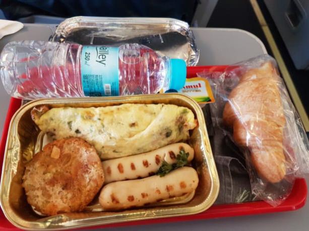 Piščanec ali govedina? 11 primeri nagnusen hrane letala