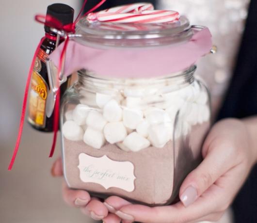 Kako narediti darila na Silvestrovo z lastnimi rokami: Set za vročo čokolado