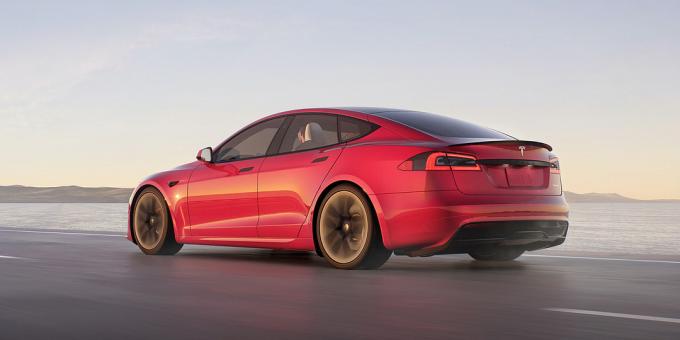 Tesla Model S kariran