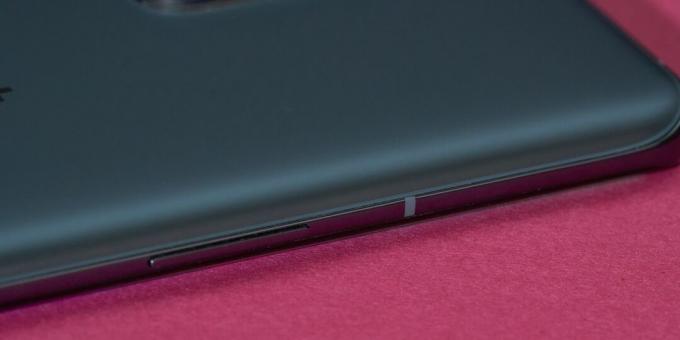 OnePlus 9 Pro: Dvojni gumb za glasnost na levi strani