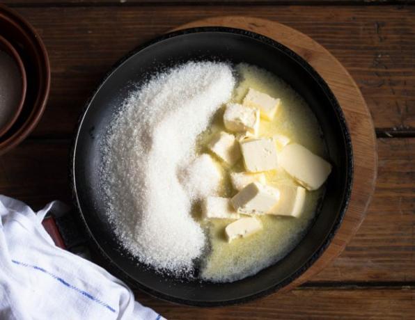 Tart Taten z jabolki: recept. Če vas količina masla in sladkorja v francoskem receptu ne prestraši, potem zagotovo delate nekaj narobe.
