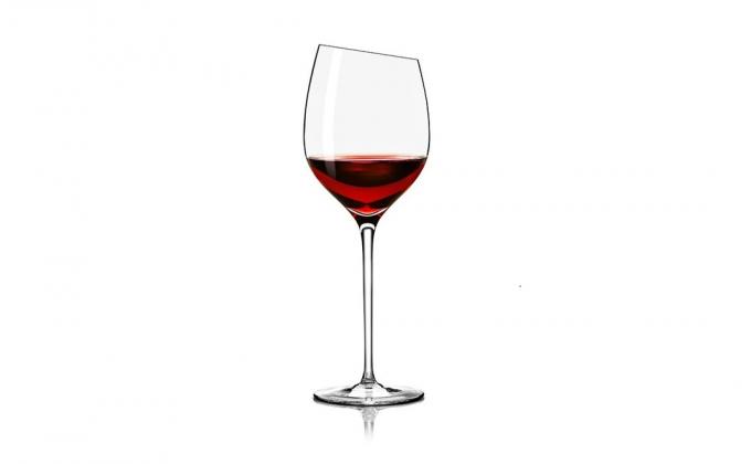 Kozarec rdečega vina Bordeaux
