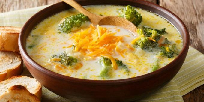 Sirova juha z brokolijem
