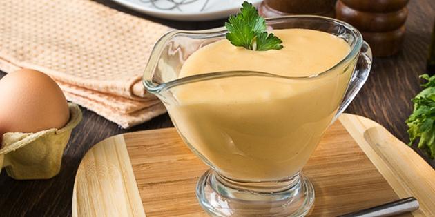 Kaj lahko zamenjate majonezo v solati: jogurt omako s sirom