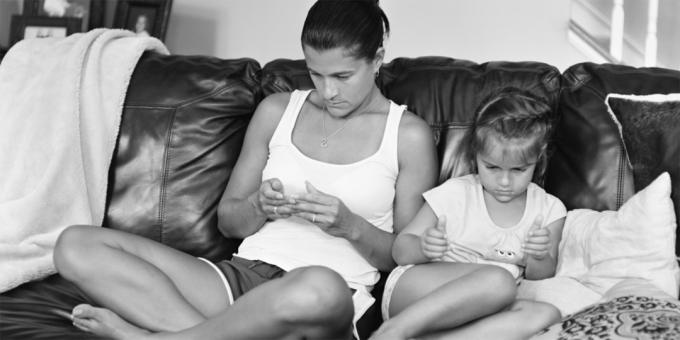 Ljudje brez pametne telefone - mati in hči