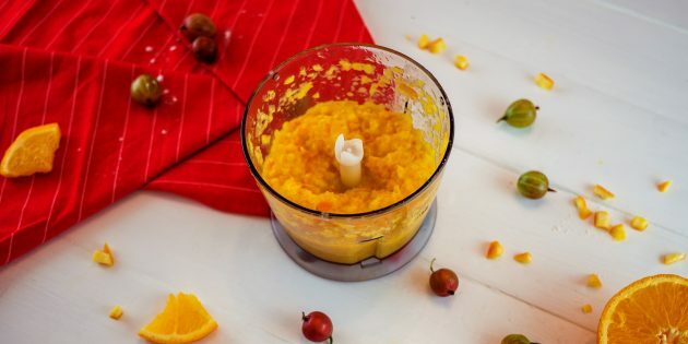 Preprost recept za pomarančno marmelado iz kosmulje: nasekljajte rezine pomaranče