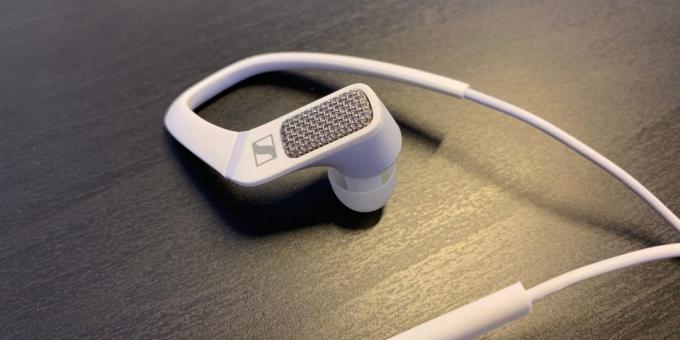 Sennheiser Ambeo Smart slušalka: maska, za katero se skrivajo stereo mikrofon