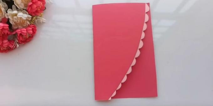 Rojstni dan kartica z lastnimi rokami: Cut list roza papir v pol prečno