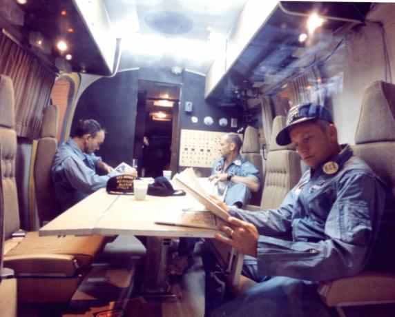 Cool avtomobili NASA: astronavti v karantenski enoti