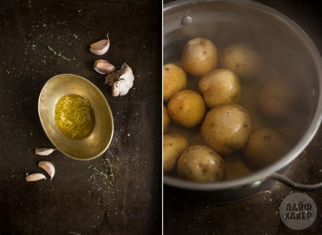 Kako pečemo krompir v pečici: Skuhamo krompir in skuhamo česnovo olje
