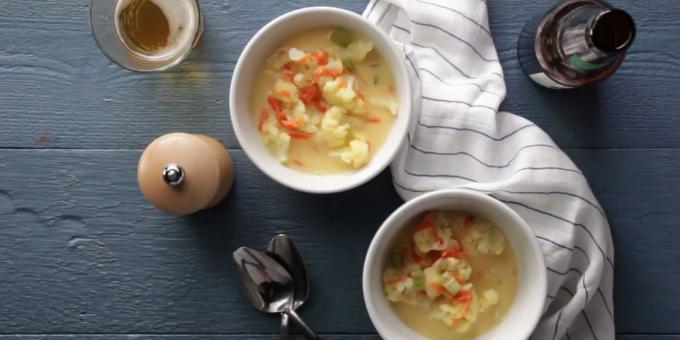 Sir juha s cvetačo in bešamel omako: preprost recept