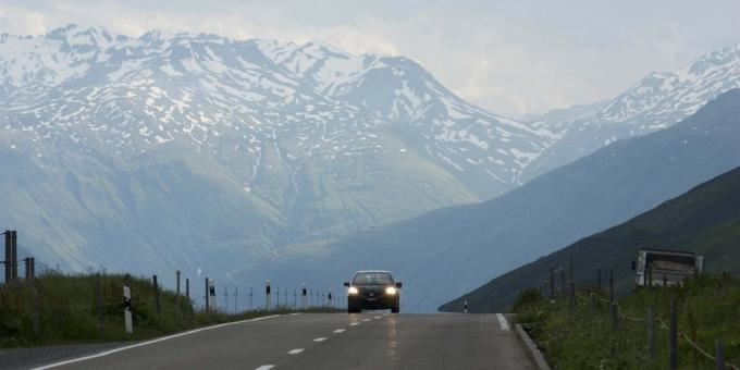 Cesta skozi Oberalp glavo v Švici