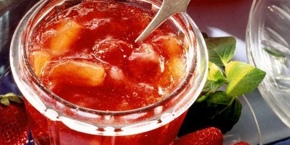 Strawberry jam: marmelada iz jagod in marelic