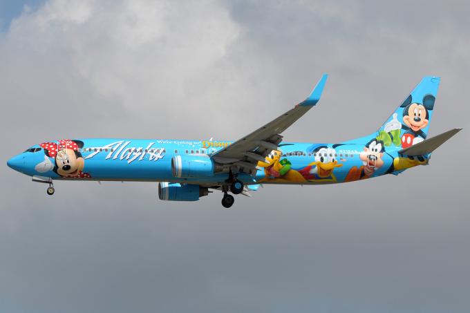 Airlines Boeing 737-900 Alaska Airlines esnafa v Disneyland