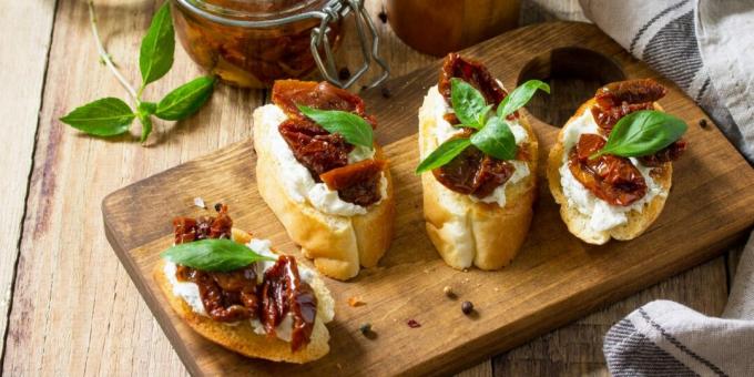 Bruschetta s sušenimi paradižniki in ricotto