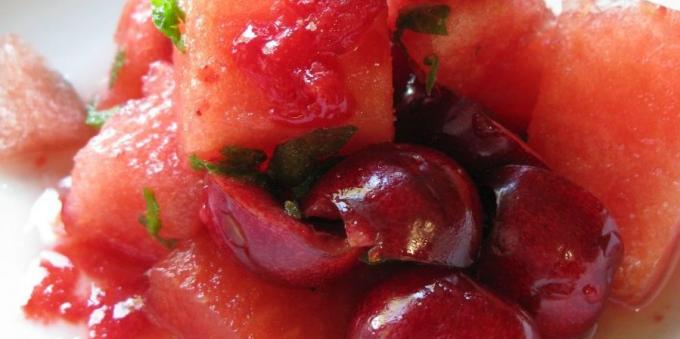 Sadna solata: lubenica-mint solata s češnje