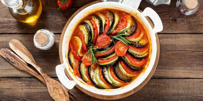 Ratatouille s korenčkovo in paradižnikovo omako