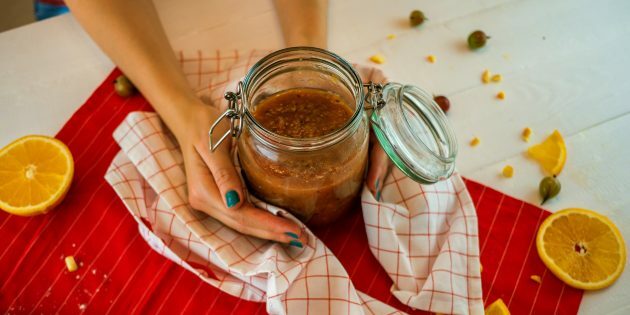 Recept pomarančne marmelade iz kosmulje: Nalijte marmelado v kozarce