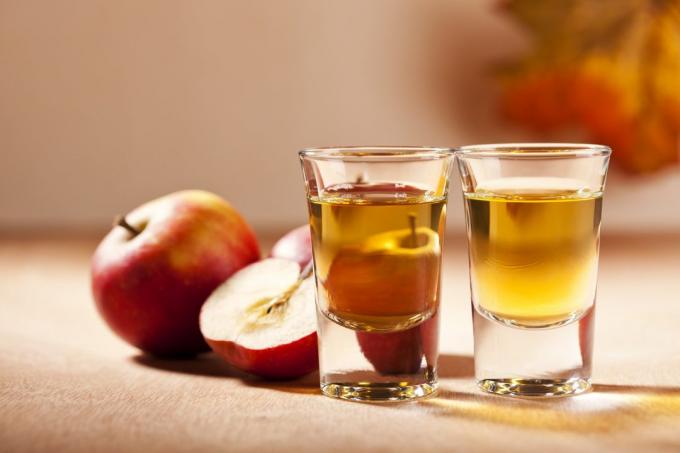 alkohol tinkture Apple Kalvados