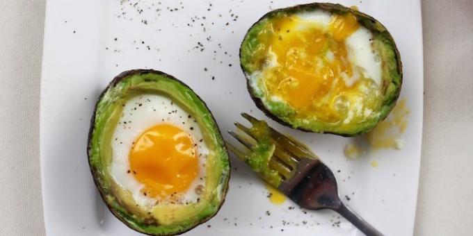Kako kuhati jajca v pečici: pečen jajc v košarah avokado